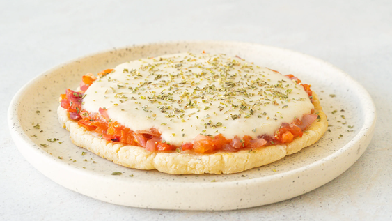 La receta de la pizza casera exprés que se hace sin amasar y está lista en 20 minutos.