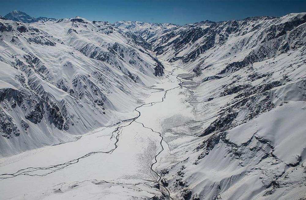Las nevadas tardías, sobre todo en la zona Sur de la provincia, han permitido una buena acumulación de nieve en cordillera y eso se traduce directamente en el agua que tendrán los ríos. | Foto: gentileza Marcelo Fernández