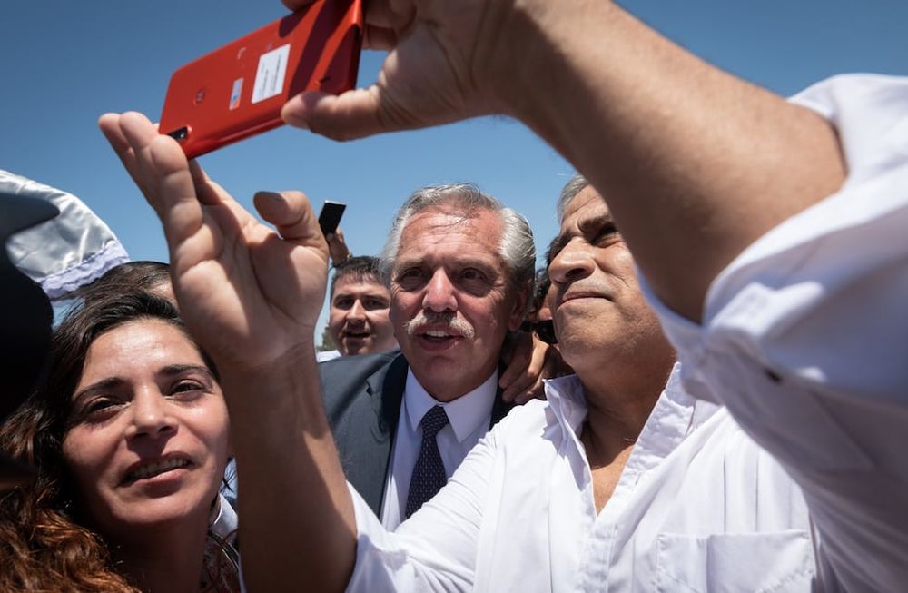 El presidente Alberto Fernández arribó este miércoles a Mendoza para inaugurar la ampliación de la Planta Depuradora de Líquidos Cloacales El Paramillo, en el departamento de LavalleFoto: Ignacio Blanco / Los Andes