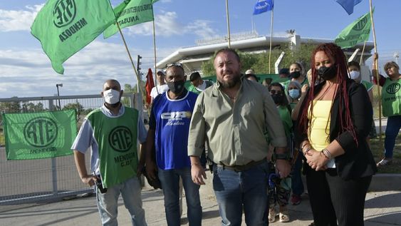 Roberto Macho, titular de la Asociación de Trabajadores del Estado (ATE) en el Arena Aconcagua donde se llevan adelante las negociaciones salariales con el Gobierno. Foto: Orlando Pelichotti / Los Andes