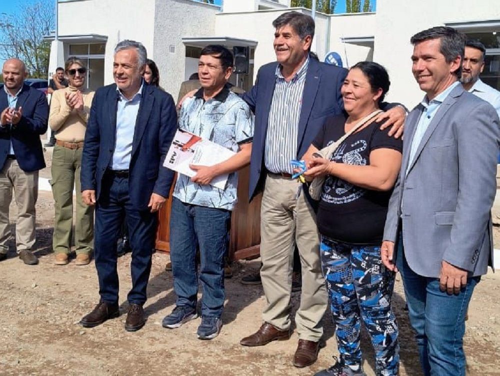 Alfredo Cornejo habló de las elecciones en una entrega de viviendas en Junín.