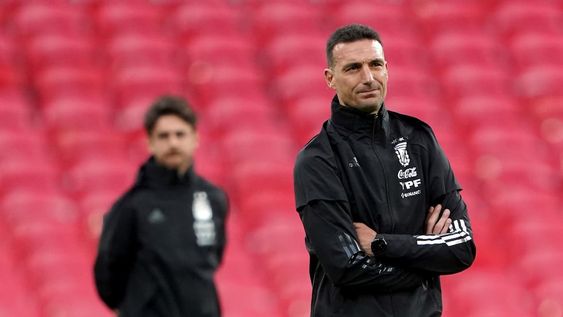 Lionel Scaloni tiene la mira en el Mundial de Qatar 2022 y habló de la chance de continuar en el cargo después de la Copa del Mundo. (AP)