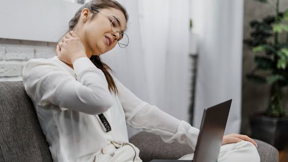 Dolor de cuello en la era del sedentarismo, un fenómeno que va en aumento