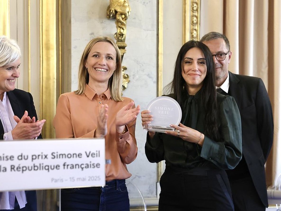 Una organización argentina que trabaja en temas de género recibió el Premio Simone Veil de la República Francesa y se transformó en la primera en el país en recibirlo. Recibió el premio la abogada Florencia Zerdá en París.&nbsp;