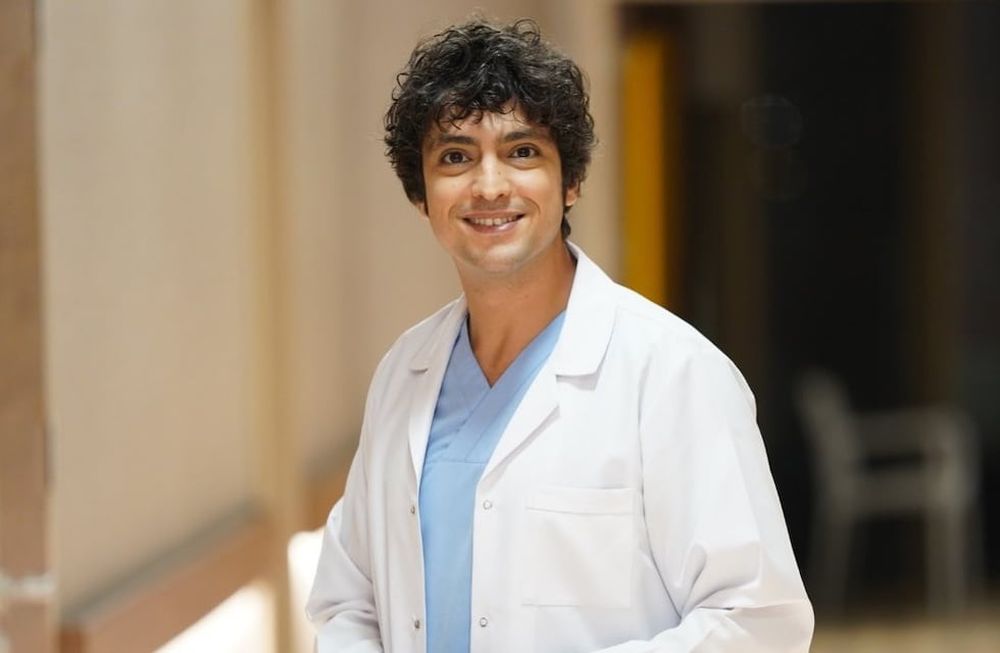 Taner Ölmez, actor de “Doctor milagro” que canta música folklórica turca y que se casó en pandemia con una colega