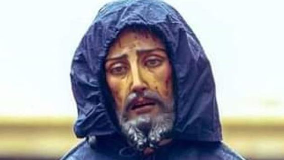 Imagen de Jesus Cautivo tomada en 2022, la cual fue protegida por las incesantes lluvias andaluzas durante un paso de Lunes Santo. Foto: Redes sociales / X.