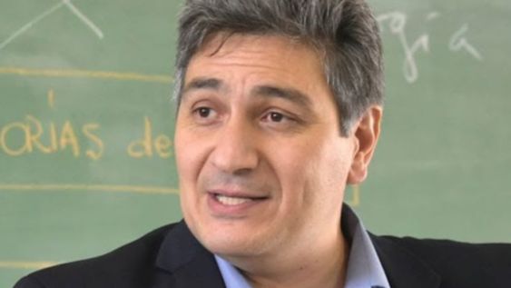 El ensayista es oriundo de San Martín, y se describe como un difusor de los ideales, principios e ideales de nuestros líderes fundadores. Foto: Gentileza