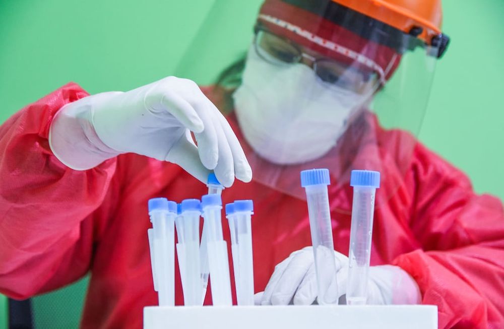 Los laboratorios eligen pruebas entre los positivos para enviar al Malbrán y confirmar si apareció algunas de las nuevas cepas, como la Manaos o la del Reino Unido.