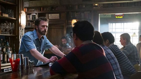 Ben Affleck hace del tío de un niño con una familia muy particular en The Tender Bar, el nuevo filme de George Clooney. (Amazon Prime Video)