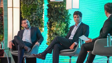 Los Andes | Alvarez Agis y Lacunza debatieron sobre inflación, emisión monetaria y cepo al dólar en el Coloquio de la entidad empresaria IDEA. Foto ClarinFoto: clarin