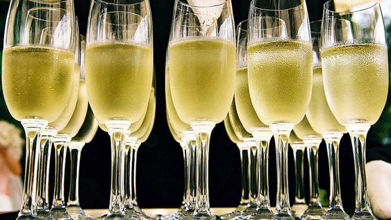 Después de cuatro años consecutivos de caída en el consumo, las cifras registradas hasta el momento de los vinos espumosos subieron y son superiores a las del mismo periodo del 2020. - Guarda 14