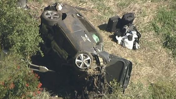 El reconocido golfista Tiger Woods sufrió este martes un grave accidente mientras conducía su auto por la zona de Los Ángeles. / Gentileza.