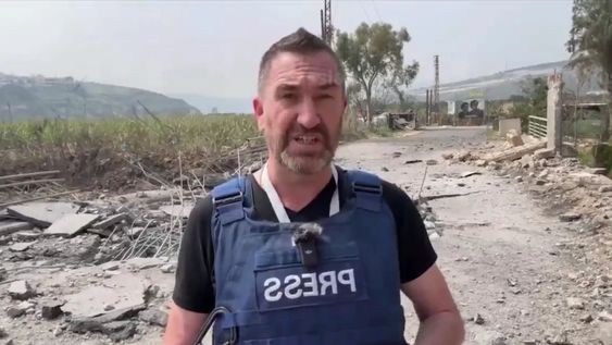 Un misil israelí impactó a metros de un periodista que salía en vivo.
