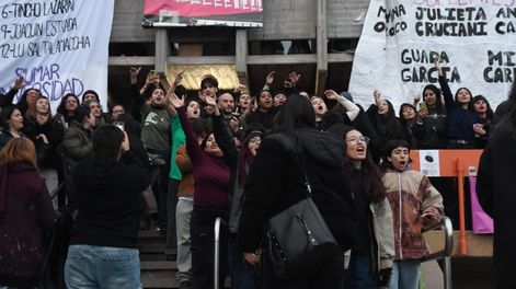 La UCR Mendoza, la Juventud Radical y Franja Morada emitieron comunicados tras los episodios registrados en la jornada electoral universitaria.