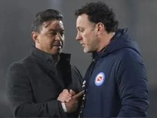 Gallardo y Milito se conocen muy bien y hasta se sacaron chispas en un cruce de CONMEBOL #Libertadores: así se marcaban la cancha luego del 1-1 entre Argentinos y River en 2021 (el Millo ganó 2-0 en La Paternal y avanzó de ronda).