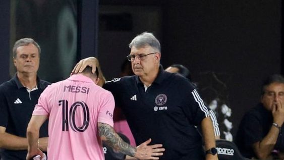 Lionel Messi se retiró lesionado y se encendieron las alarmas