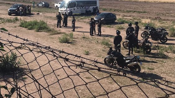 El colectivo del Atlético Club San Martín con el plantel que nunca pudo ingresar al estadio de Huracán de San Rafael. / Gentileza: Diario de San Rafael.