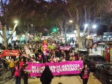 Marcha en Mendoza a 10 años del nacimiento del movimiento Ni Una Menos en 2025.