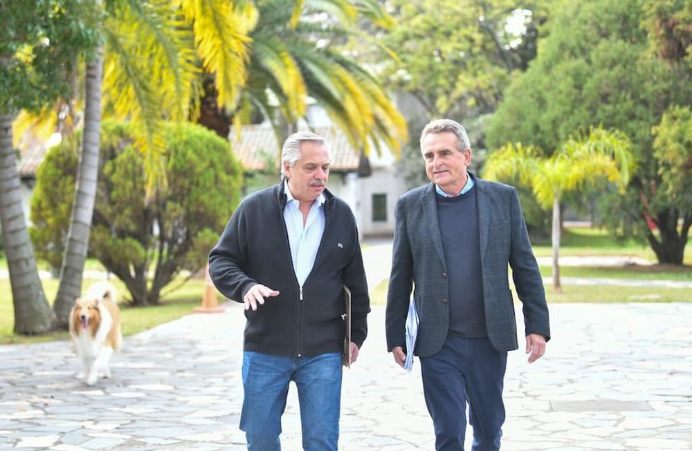 el presidente Alberto Fernández designó a Agustín Rossi como el titular de la Agencia Federal de Inteligencia. Y ahora Rossi ataca periodistas y medios.