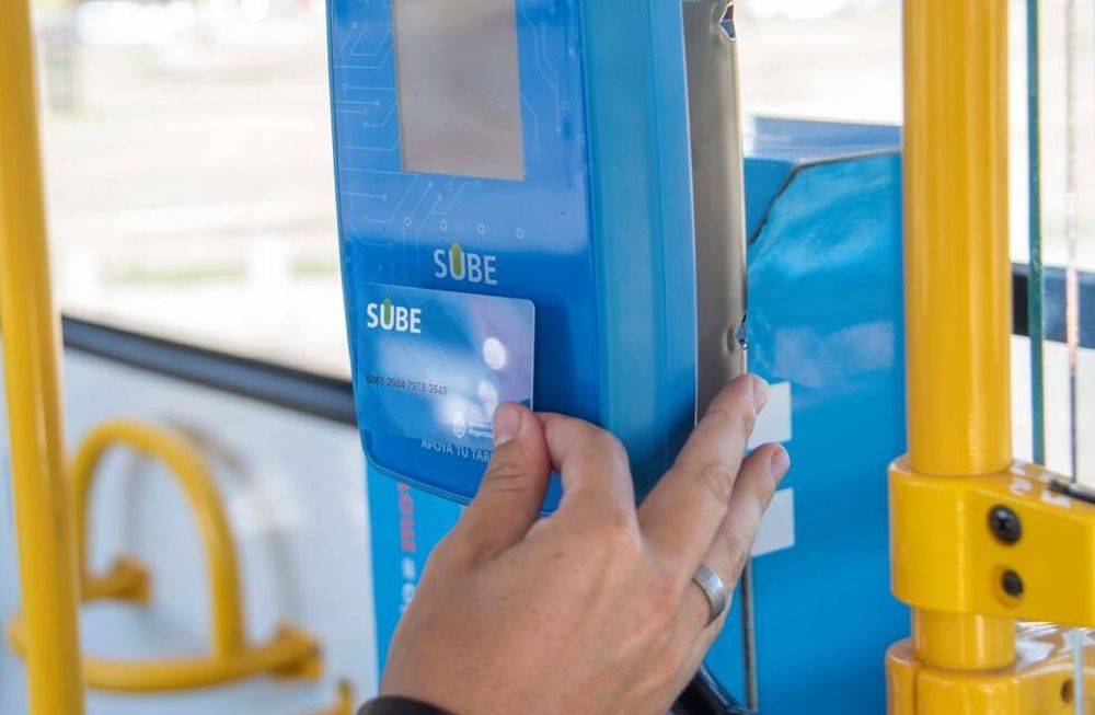 Desde la tercera semana de febrero, en Mendoza se podrá pagar el colectivo con débito, crédito, NFC y QR. Ya se había implementado en el Metrotranvía.