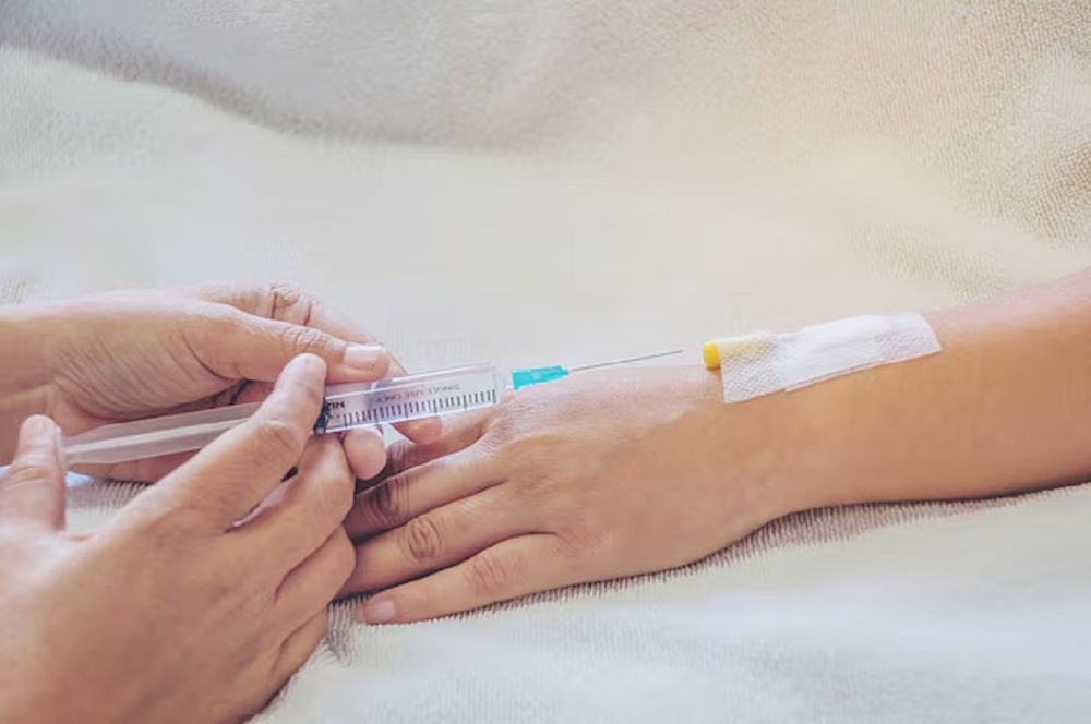 Otro laboratorio clausurado: detectan desvíos de calidad en suero para internados