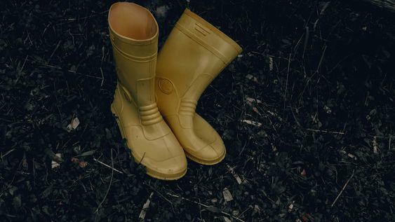 recicla las botas de lluvia y crea esta idea maravillosa para tu hogar