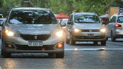 Los Andes | Qué cambia en funcionamiento de las 40 oficinas del Registro de la Propiedad Automotor en Mendoza con el DNU de Milei. Foto: Archivo José Gutierrez / Los Andes
