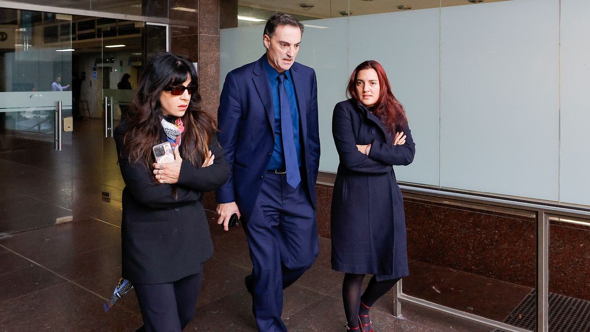 Arranca el nuevo juicio por la muerte de Maradona: presencia de sus hijas, expectativa de la querella y silencio de los acusados