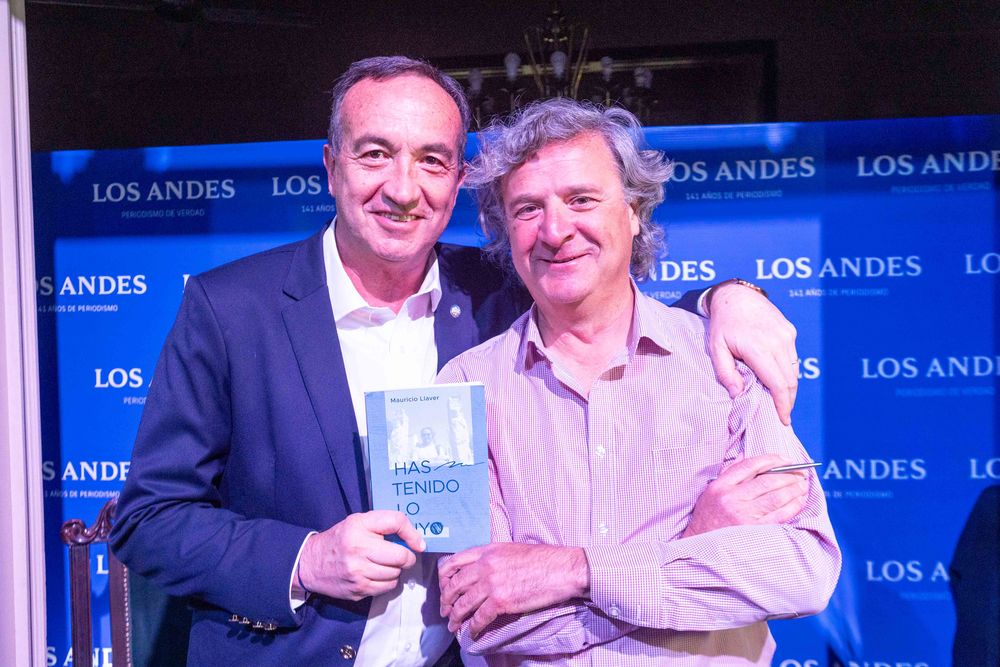 El autor junto a Gabriel Fidel, amigo y vicerrector de la UNCuyo, quien destacó su talento y su calidad humana.