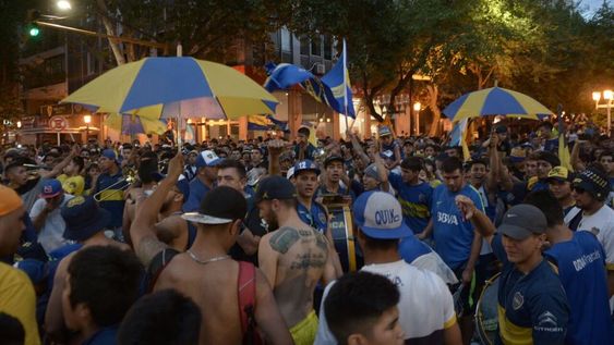 Fotogalería: el Centro mendocino se tiñó de azul y oro