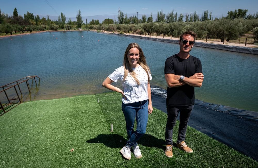 Los emprendedores Mailén y Germán quieren que en Mendoza se pueda ampliar la oferta de deportes al aire libre. Foto: Ignacio Blanco / Los Andes