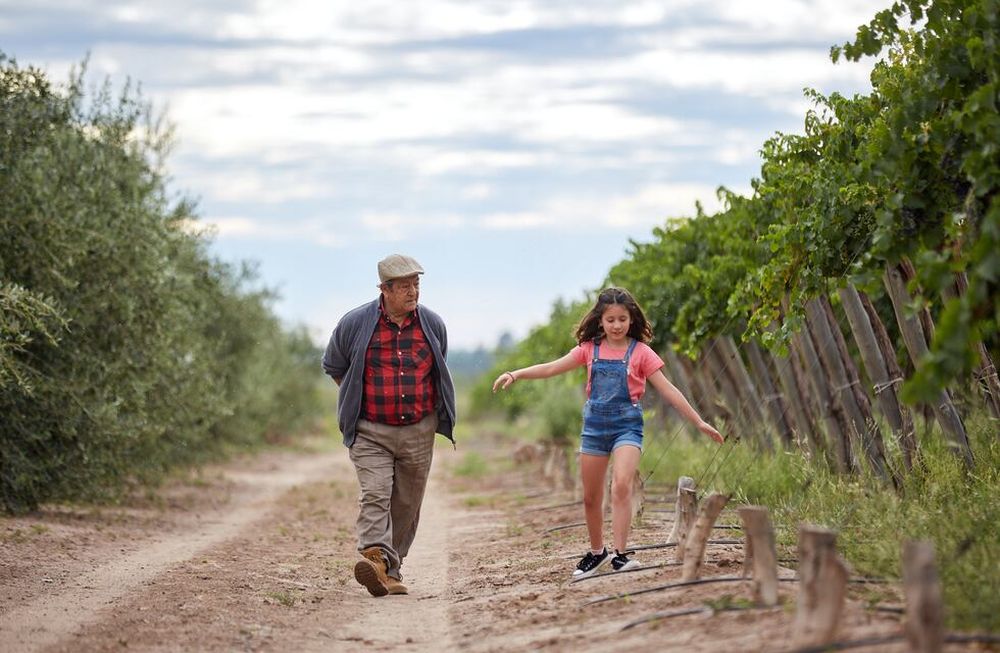 El audiovisual sobre la Vendimia de Las Heras se emitirá esta noche, desde las 21, por streaming y por Acequia. Será el puntapié inicial de los festejos departamentales. Foto: Municipalidad de Las Heras.