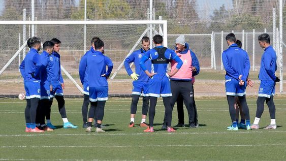 Práctica del Tomba . Fútbol - DeportesEsta mañana, el plantel de primera del Club Atlético Godoy Cruz Antonio Tomba realizó un entrenamiento con miras al enfrentamiento con Central Córdoba, en su predio de Coquimbito, Maipú. Orlando Pelichotti / Los Andes
