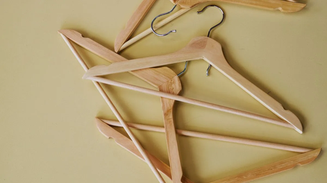 7 ideas para reciclar perchas viejas y convertirlas en objetos utiles que podes usar todos los dias