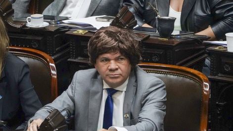 La Cámara de Diputados rechazó esta tarde por 174 votos a 67 el veto presidencial a la ley de aumento de los recursos para las Universidades Nacionales, al superar los dos tercios exigidos por la Constitución. Al finalizar la votación, los diputados se levantaron de sus bancas para entonar cánticos a a favor de las universidades. ( El Diputado, Aldo Leiva. Votando).