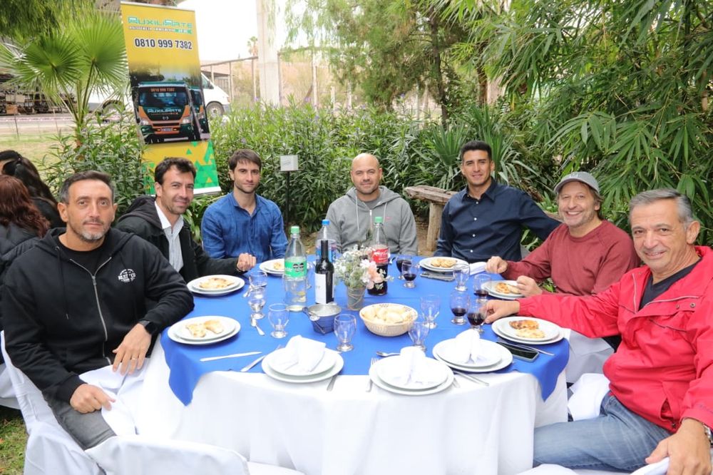 Proveedores y amigos de Jorge Miliotti acompañaron una tarde atravesada por el reconocimiento y la celebración.