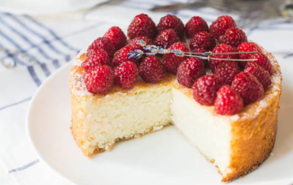 Esta receta puede acompañarse con café, té o incluso bebidas frías, porque combina el sabor dulce y ácido a la vez.