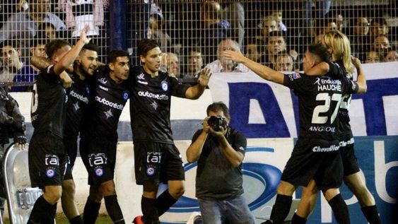 Copa de la Superliga: Argentinos ganó en La Plata y es semifinalista