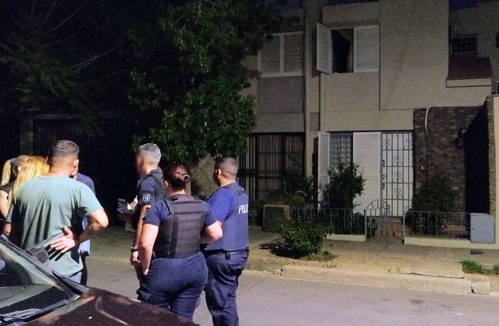 Denunciantes contra la empresa Guillén Enterprise fueron a la casa del dueño en el barrio Unimev, antes de que fuera detenido. Los Andes