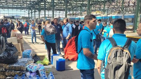 El tren solidario llegó a Bahía Blanca con más de 7.500 kilos de alimentos para los damnificados por el temporal. Foto: redes.