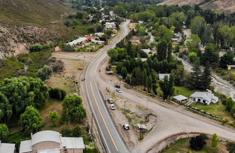 Las Vegas y Valle de Sol ya tienen su calle principal asfaltada y la ruta hasta Potrerillos recién pintada