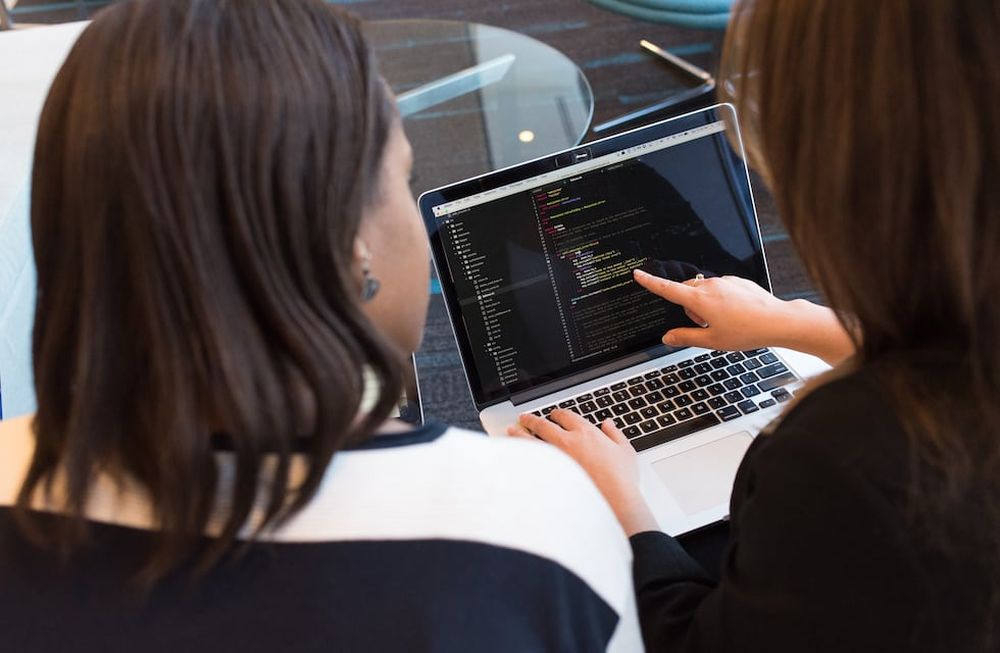 La herramienta mejora el desempeño de tareas y el manejo de herramientas informáticas en una sola nube, y la capacitación apunta a generar mayores oportunidades de inserción en el mercado laboral.