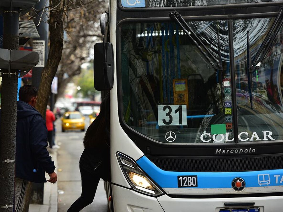 Transporte urbano de pasajeros en la ciudad de Córdoba. (José Gabriel Hernández / La Voz)