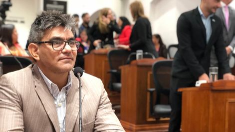 Se me está moviendo el auto: un concejal reaccionó en vivo a un sismo en La Rioja y fue viral