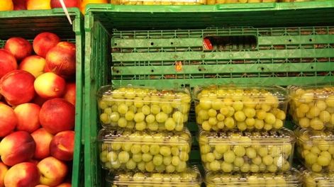 Los Andes | En Comodoro Rivadavia, la uva puede llegar a valer hasta $650. - Gentileza