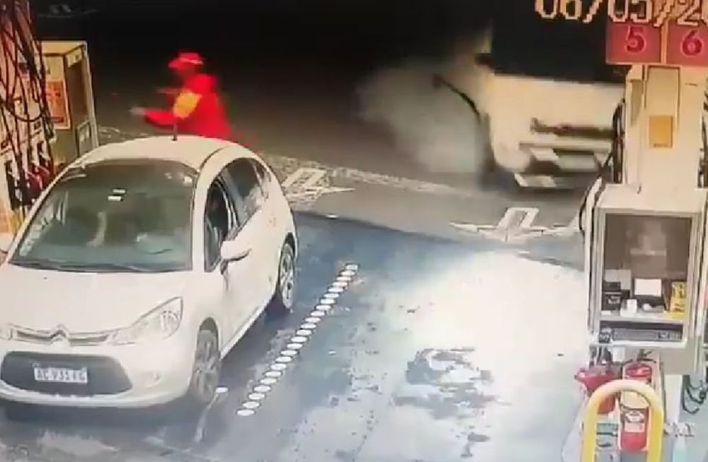Se viralizó el impactante video del choque de Tiago Palacios contra una estación de servicio
