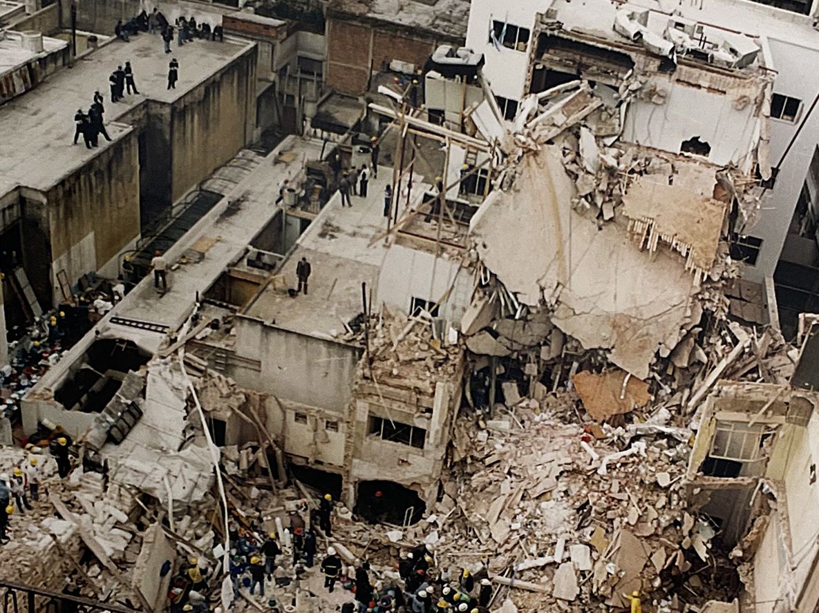 Atentado a la AMIA, edificio sobre Pasteur 633, en 1994.