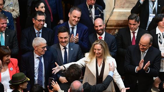 El presidente Javier Milei exhortó este domingo a los legisladores a que definan de qué lado de la historia quieren quedar en el debate por el Presupuesto 2025. Foto: Maxi Luna / NALUNA