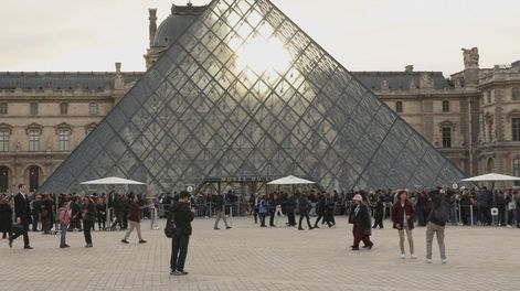 El Museo Louvre reabrió sus puertas al público tras el millonario robo de joyas: en cuánto las valuaron.