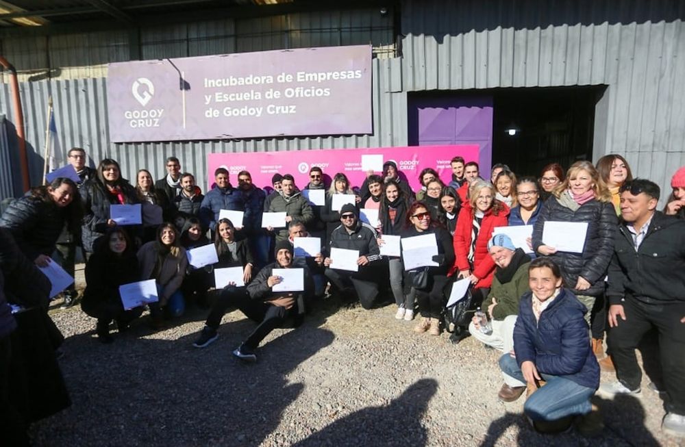 Más de 390 personas celebraron su logro con la entrega de certificados en Centros de Formación de Godoy Cruz
